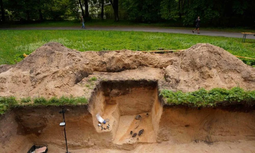 Άναυδοι οι αρχαιολόγοι στην Λιθουανία: Κοσμήματα αμύθητης αξίας βρέθηκαν σε μεσαιωνικό τάφο